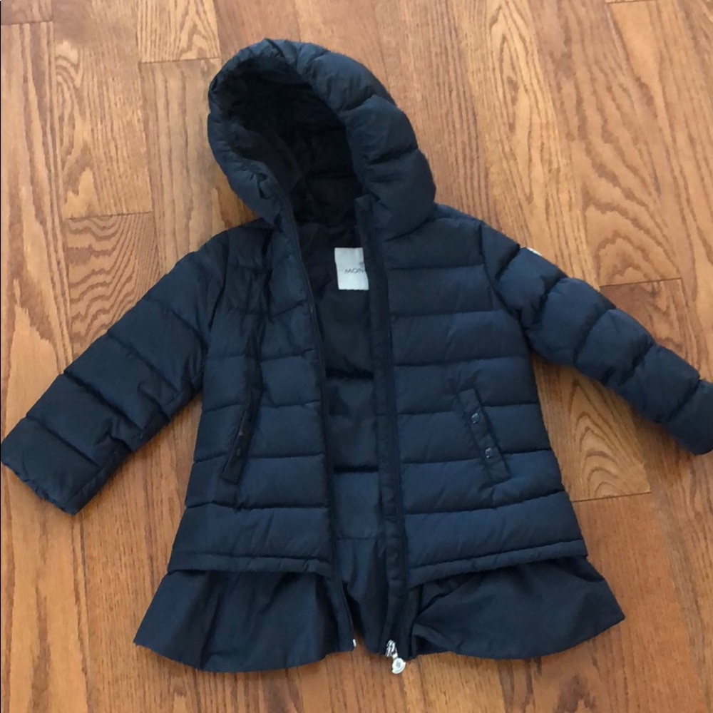 Moncler toddler coat size  3 in navy blue.